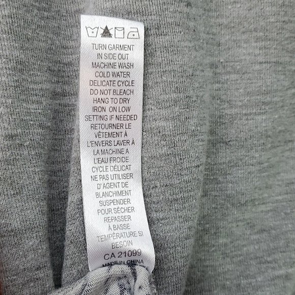 Ardene Long Sleeve Elephant Scoop Bottom Top - Size Small - Picture 10 of 10